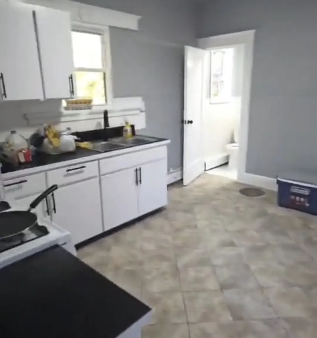4 bed, $2,300 — Photo 3