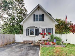 14 Etna Ct, Amityville, NY