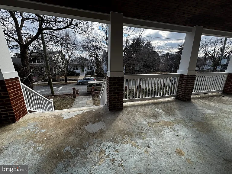 513 Whittier St NW — Photo 4