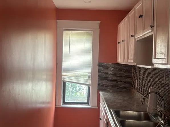 223 Cambridge St APT 1, Worcester, MA 01603