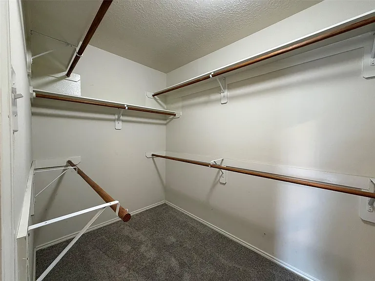 9510 Barr Spring Dr — Photo 17