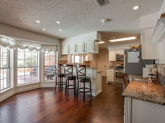 4th image of 1033 Seneca Way