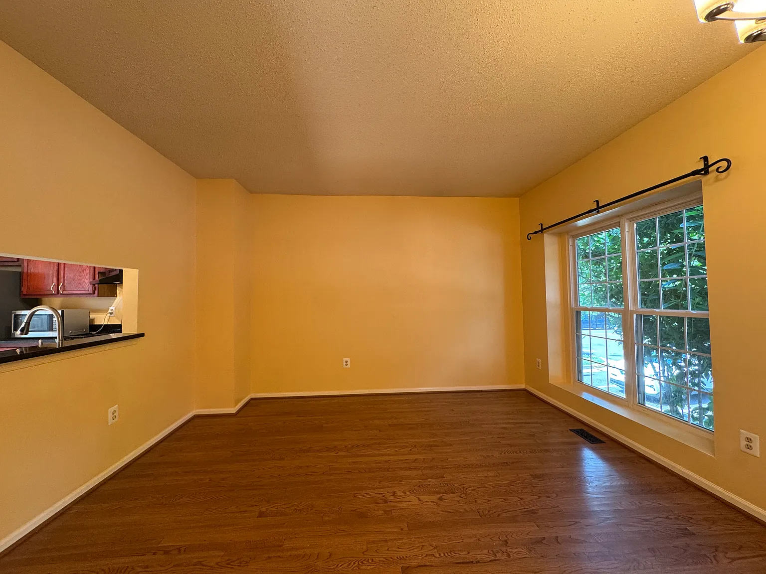 2 bed, 1.5 bath, 936 sqft, $2,699 — Photo 3