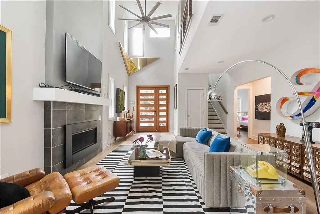 4 bed, 3.0 bath, 2400 sqft, $6,500 — Photo 3