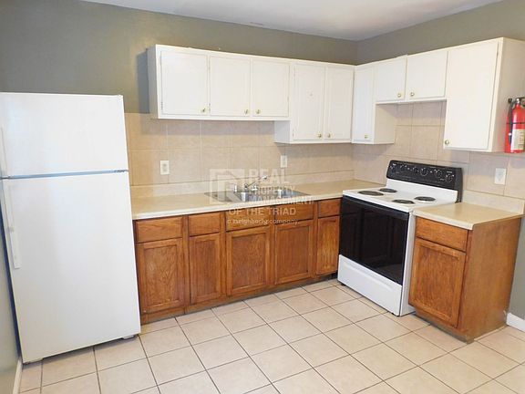 2nd image of 1500 Autumn Dr APT A