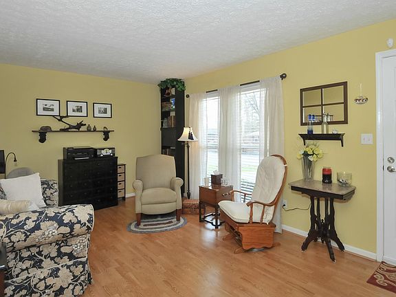 3rd image of 125 Teakwood Cir