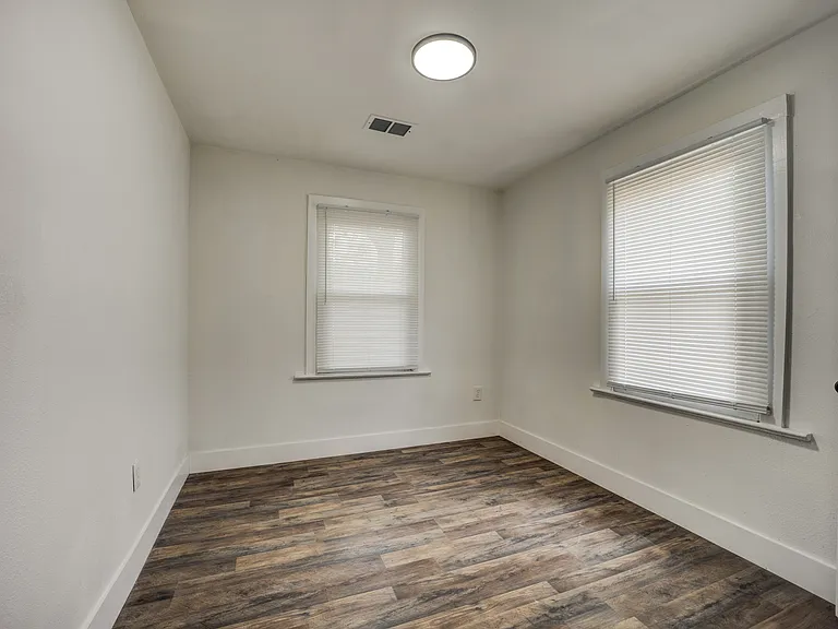 1516 S P St — Photo 8