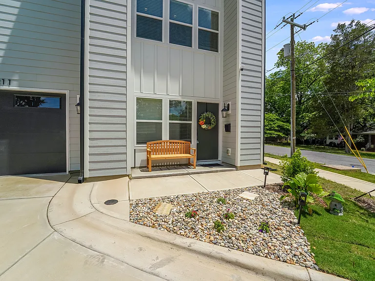 1205 Lomax Ave — Photo 41