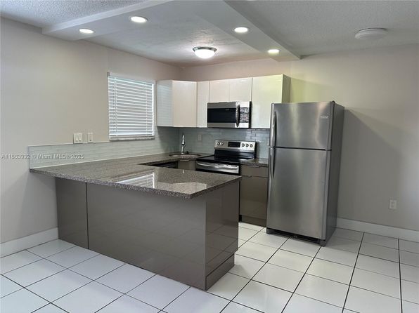1975 NE 135th St APT 3E