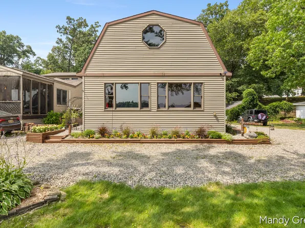 2858 Hall St, Orleans, MI 48865