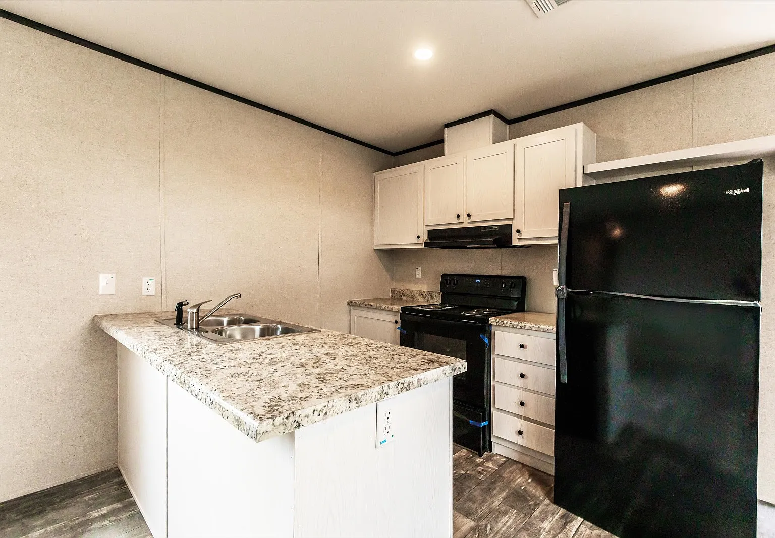 3 bed, 2.0 bath, $1,095 — Photo 1