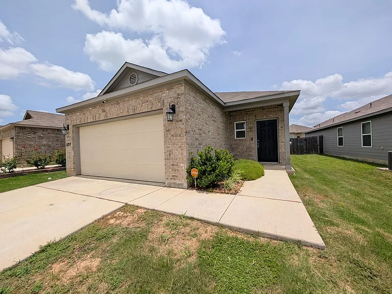 1137 Gracie Way — Photo 1