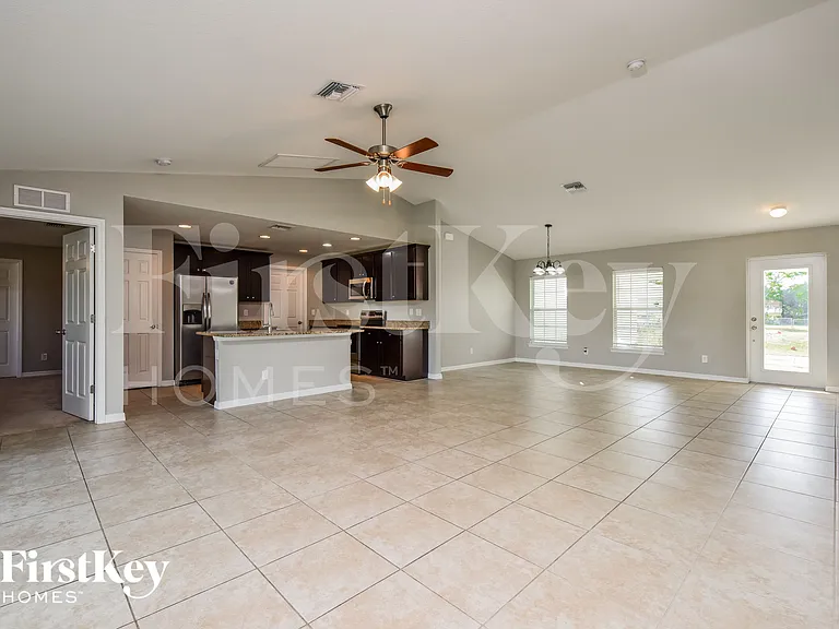 1139 SW 29th St — Photo 3