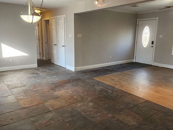 3rd image of 169 Daniels Ave