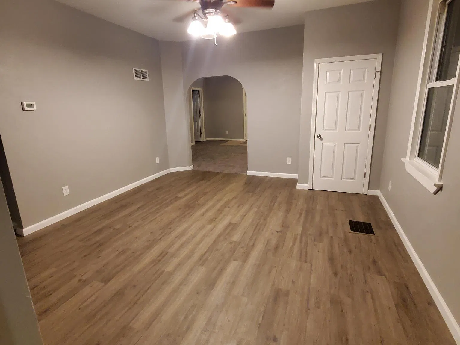 3 bed, 1.5 bath, 1316 sqft, $1,600 — Photo 4