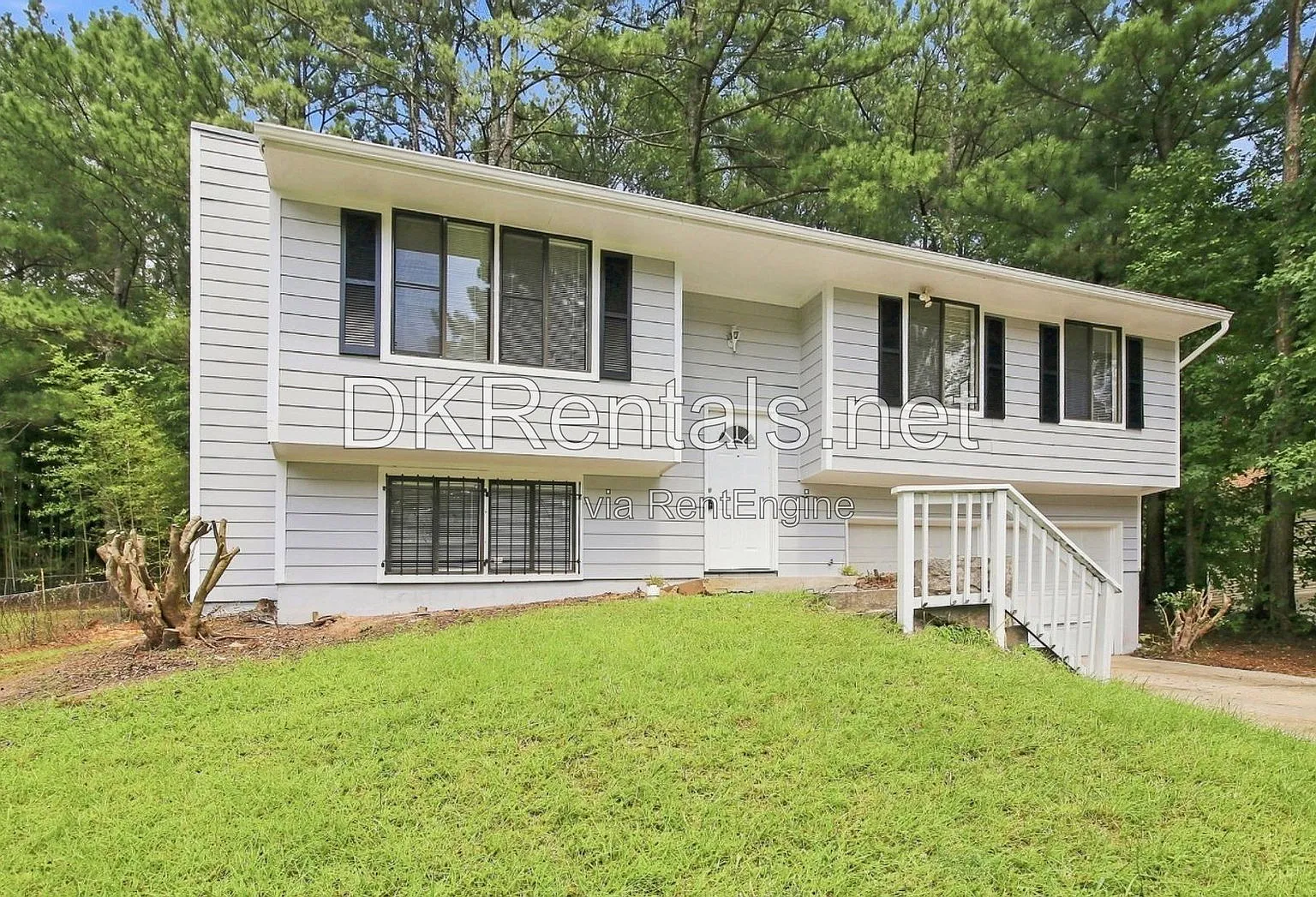 3 bed, 1.5 bath, 1054 sqft, $1,695 — Photo 2