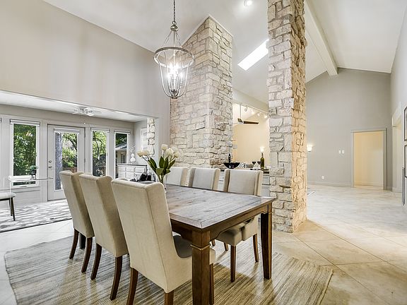 5th image of 3804 Woodbrook Cir
