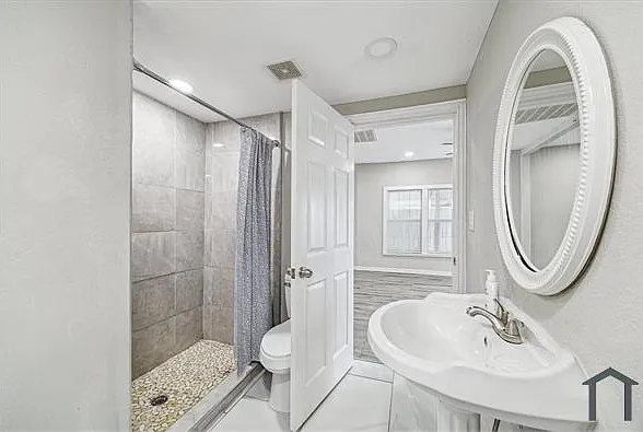 204 E Homan St — Photo 8