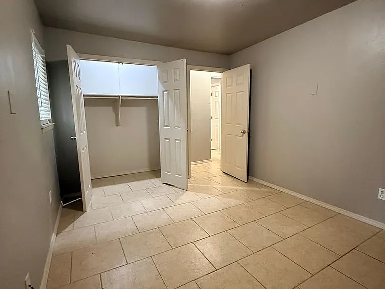 506 E 12th St — Photo 11