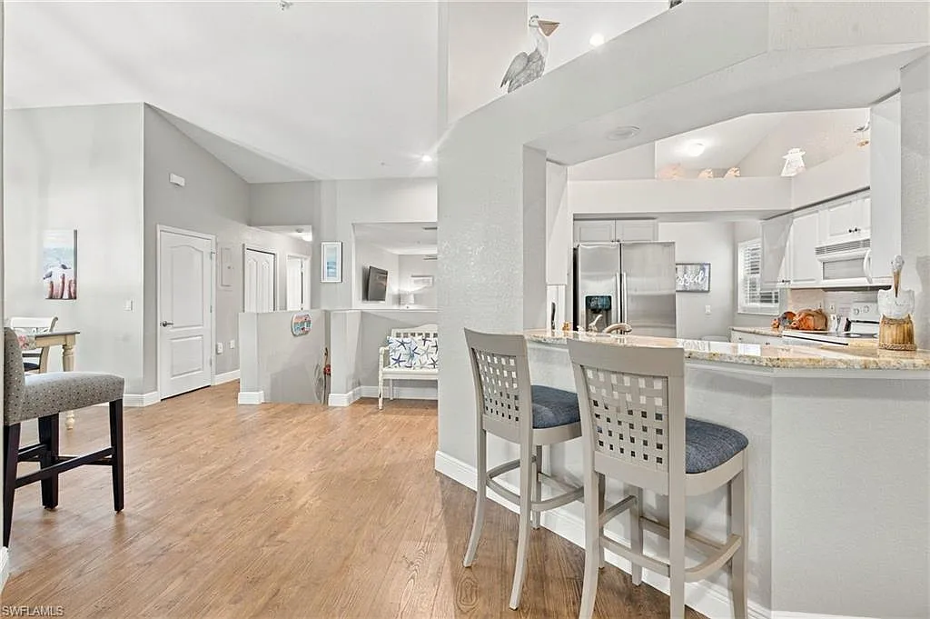 2 bed, 2.0 bath, 1635 sqft, $5,000 — Photo 4
