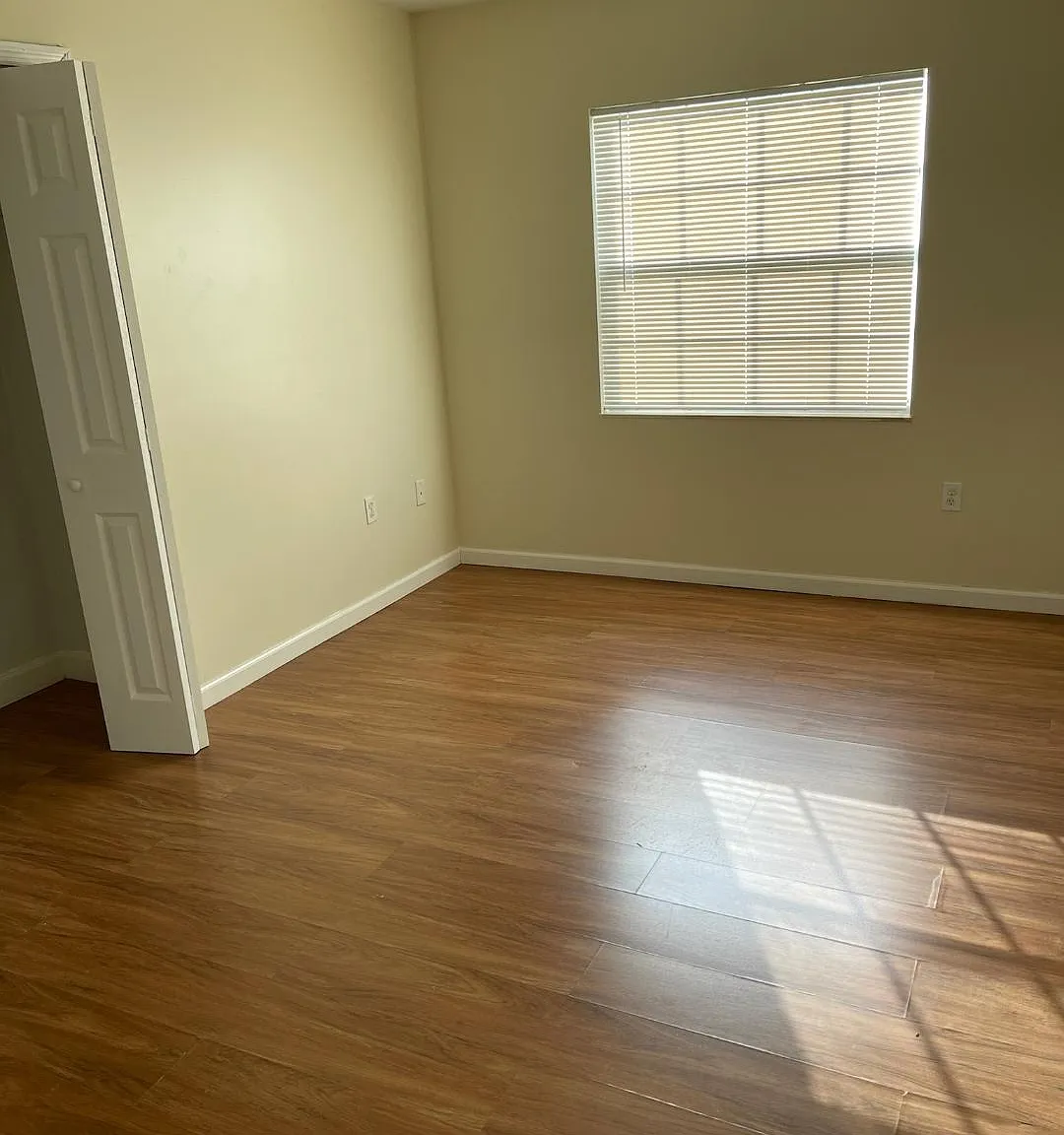2 bed, 1.5 bath, 975 sqft, $1,595 — Photo 4