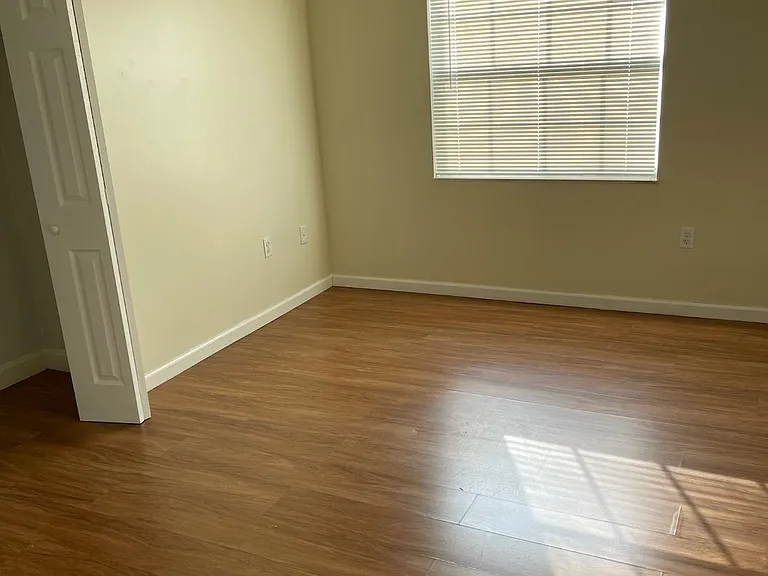 1410 W Holden Ave — Photo 4