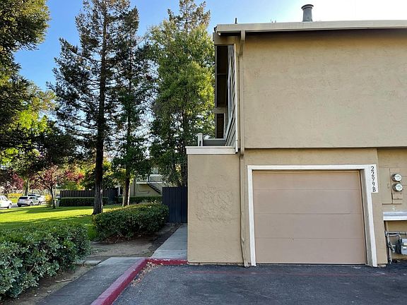 5th image of 2299 Warfield Way Unit B