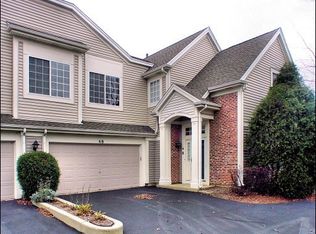 48 W Briarwood Dr, Streamwood, IL 60107