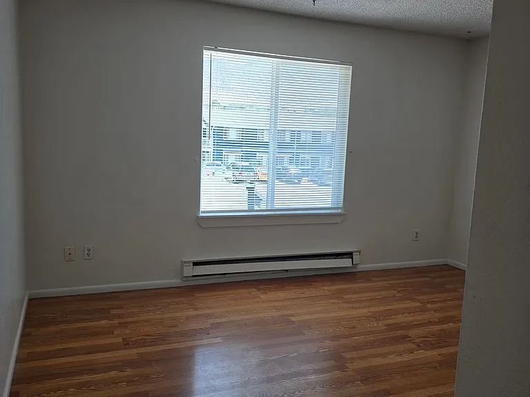 940 Iowa Ave — Photo 11