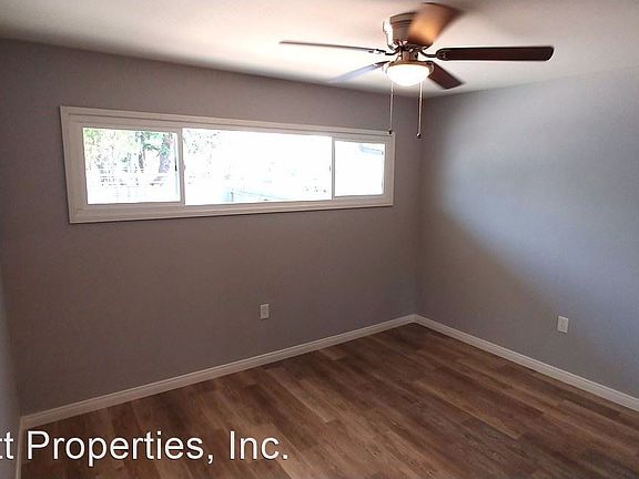 5th image of 4436 Clairemont Dr
