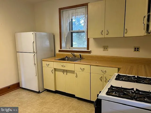 2 bed, 800 sqft, $1,675 — Photo 3
