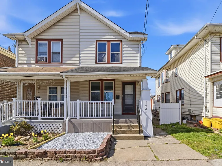 1424 Hamilton Ave — Photo 2