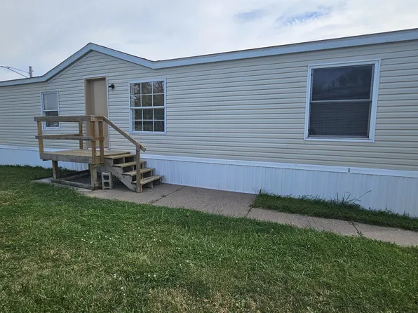 4849 W Oakwood Ct, Davenport, IA 52806
