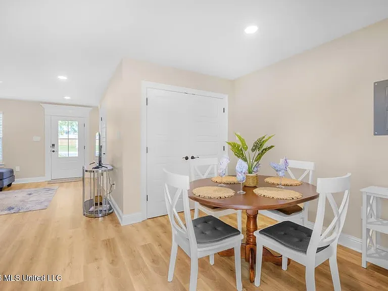 122 Coral Breeze Dr — Photo 12