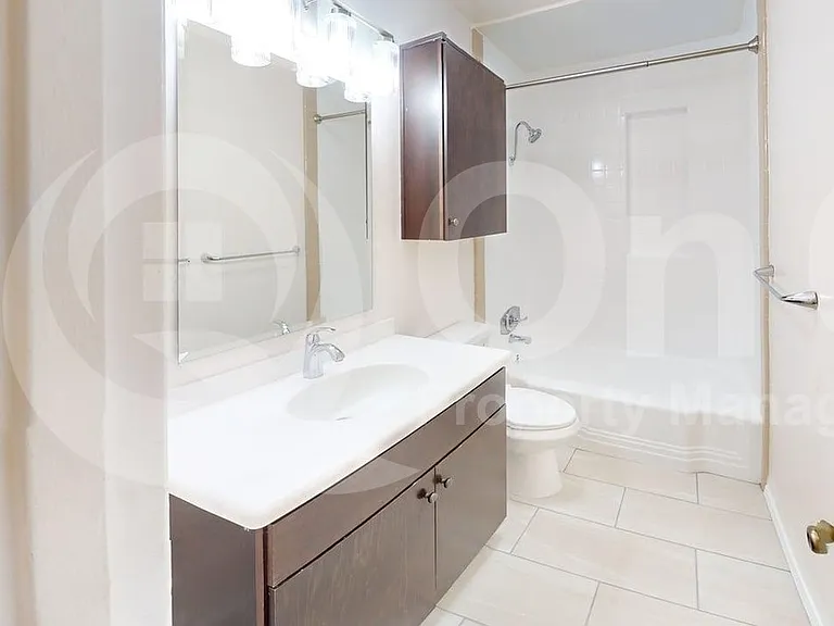 1002 E Simmons St — Photo 28