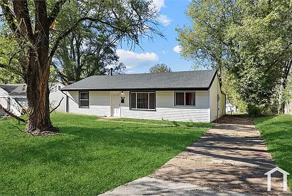 4 bed, 1228 sqft, $1,700 — Photo 2
