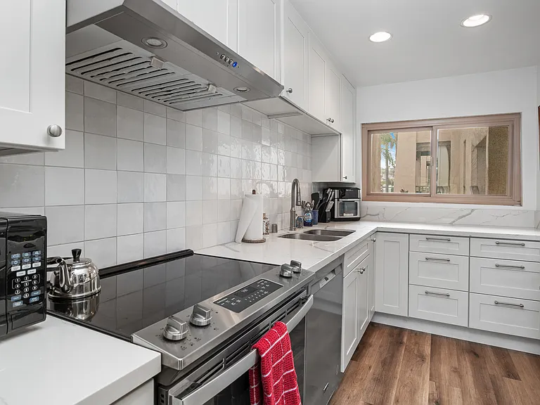 2514 Clairemont Dr #205 — Photo 5