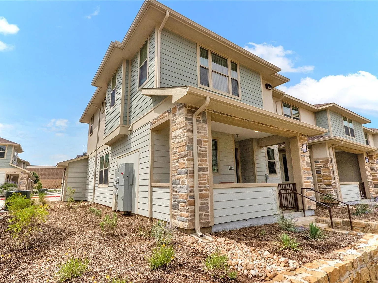 2 bed, 2.5 bath, 1246 sqft, $2,299 — Photo 3
