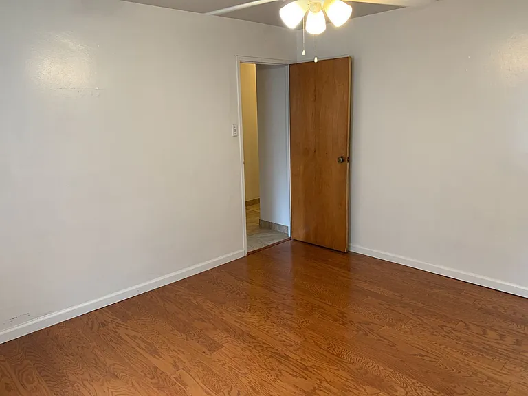 819 College Avenue — Photo 28