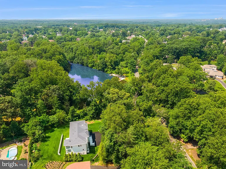 8757A Brook Rd — Photo 43
