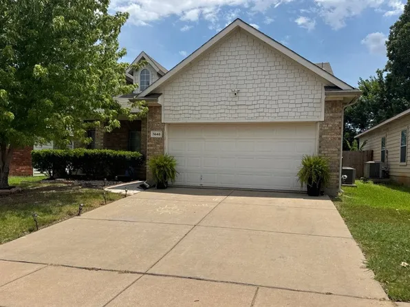 7448 Maroon Dr, Fort Worth, TX 76120
