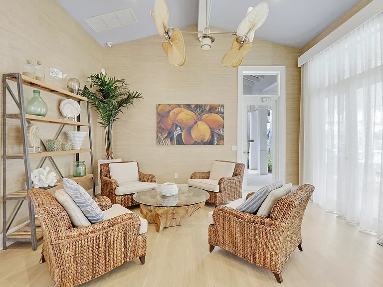 515 Bay Colony Dr N — Photo 60