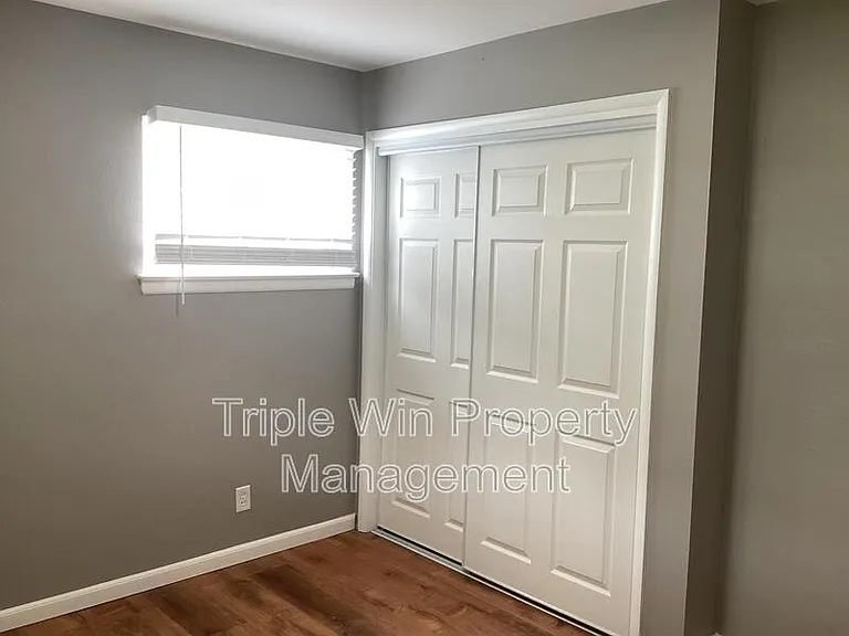 563 Apex Dr — Photo 17