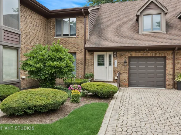 42 Kings Ct #E2, Westchester, IL 60154