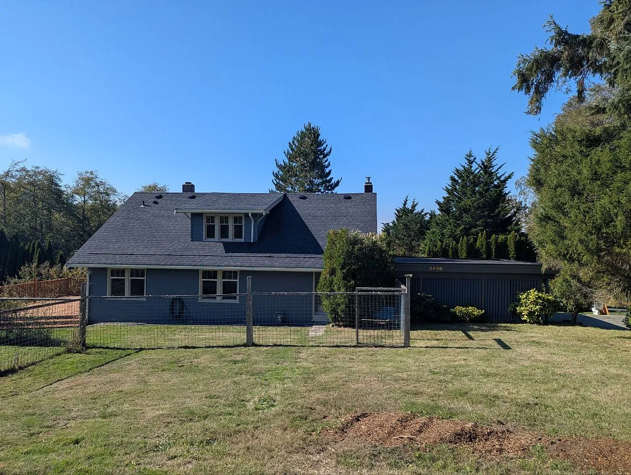 4 bed, 2.5 bath, 2104 sqft, $3,900 — Photo 2
