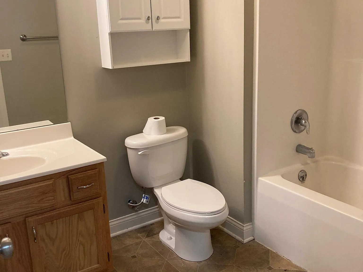 4 bed, 3.5 bath, 1574 sqft, $2,400 — Photo 3