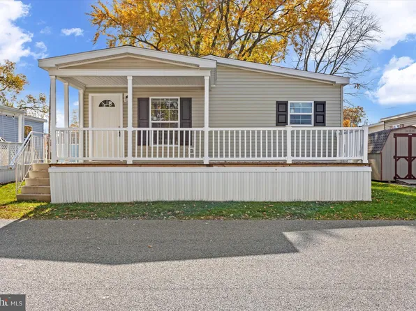 128 Pathfinder Dr, Middletown, PA 17057