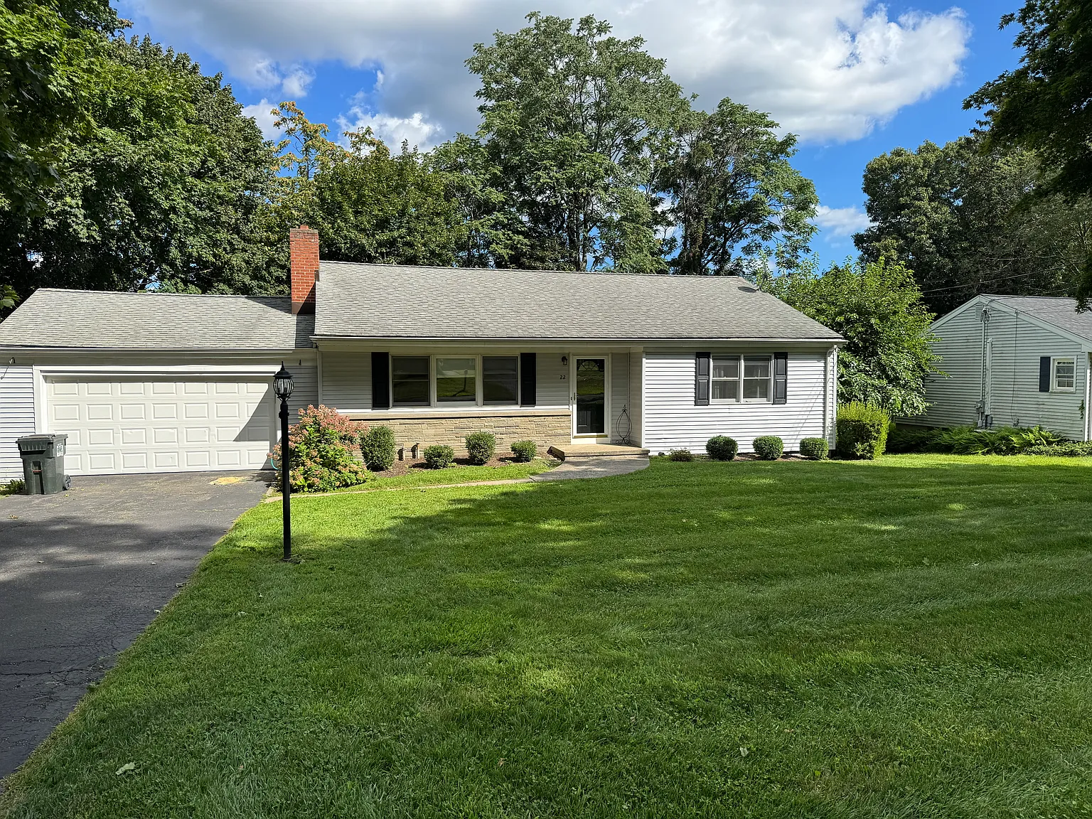 3 bed, 1.5 bath, 2656 sqft, $4,000 — Photo 2