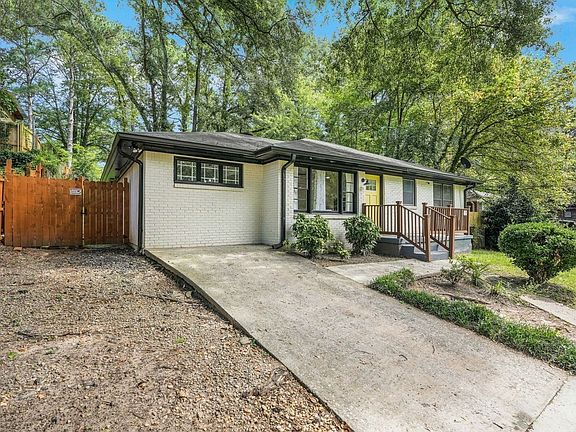 3rd image of 1090 Indale Pl SW