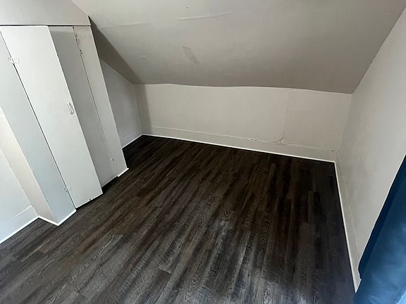 5th image of 323 N Ash St